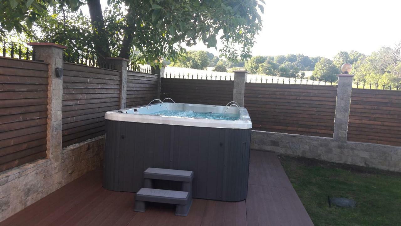 Lakata Guest House Zasele ภายนอก รูปภาพ